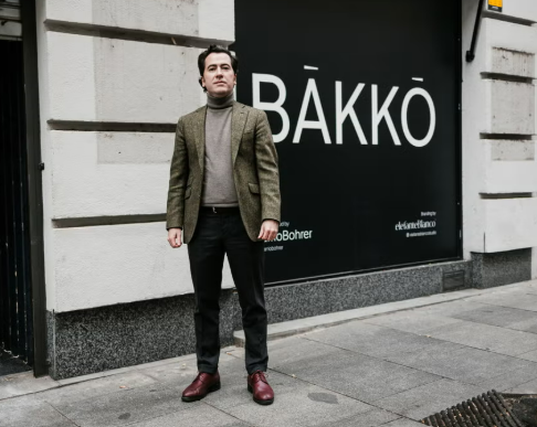 La iluminación es fundamental para el ambiente donde vayas a comer, con música suave y ambiente minimalista. <a href="/ALBERTO_DELUNA/">ALBERTO DE LUNA</a> ha pensado en todo  para abrir su nuevo restaurante Bakko en Madrid, el cual no puedes perderte <a href="/RadioMARCA/">Radio MARCA</a> <a href="/Paralelo20/">Paralelo20</a>