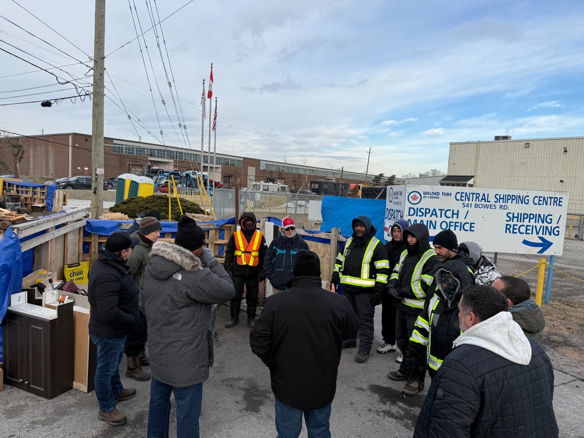 Kevon Stewart (District 6 Director) &amp; Charlie Scibetta (Assistant) joined #USW8328 picket line. Workers have been locked out since Dec 23rd, right before Christmas. 📍Join the fight: 111 Rayette Road, 541 Bowes Road, 50 Bowes Rd, Concord, Ont. Let’s stand together! 💪#Solidarity