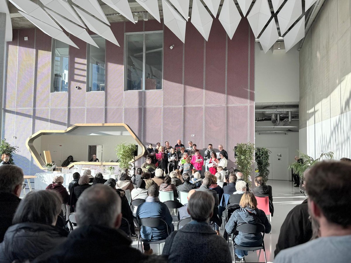 nathalieappere's tweet photo. Au conservatoire à rayonnement régional dans le quartier du Blosne pour souhaiter avec @BeaHakniRobin une bonne année aux habitants et échanger sur le quotidien du quartier.
Un beau moment convivial, à l'image des projets qui animent le Blosne. https://t.co/rxKRoWMEhB