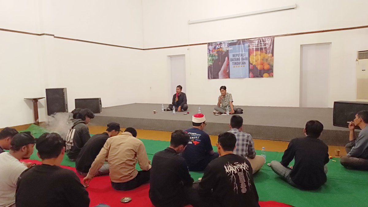 JuguranSyafaat's tweet photo. Teman-teman telah hadir untuk mengikuti Juguran Syafaat edisi Januari 2025 malam ini di Hetero Space Purwokerto. #JSJan https://t.co/SojMeYYJ9A
