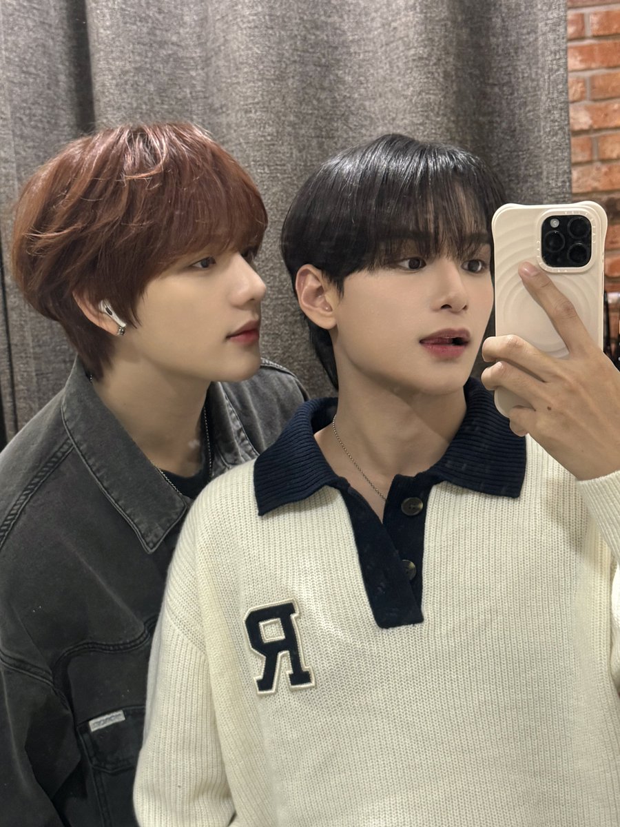[#자얀💛] 

Heyyaaaa sing HBD bro~ here i am become the last person in the group who post this birthday picture !! You need to know how grateful i am to be with you in this group.. theres a lot of obstacles in our life but somehow you could make it quite simple ! Maybe sometimes