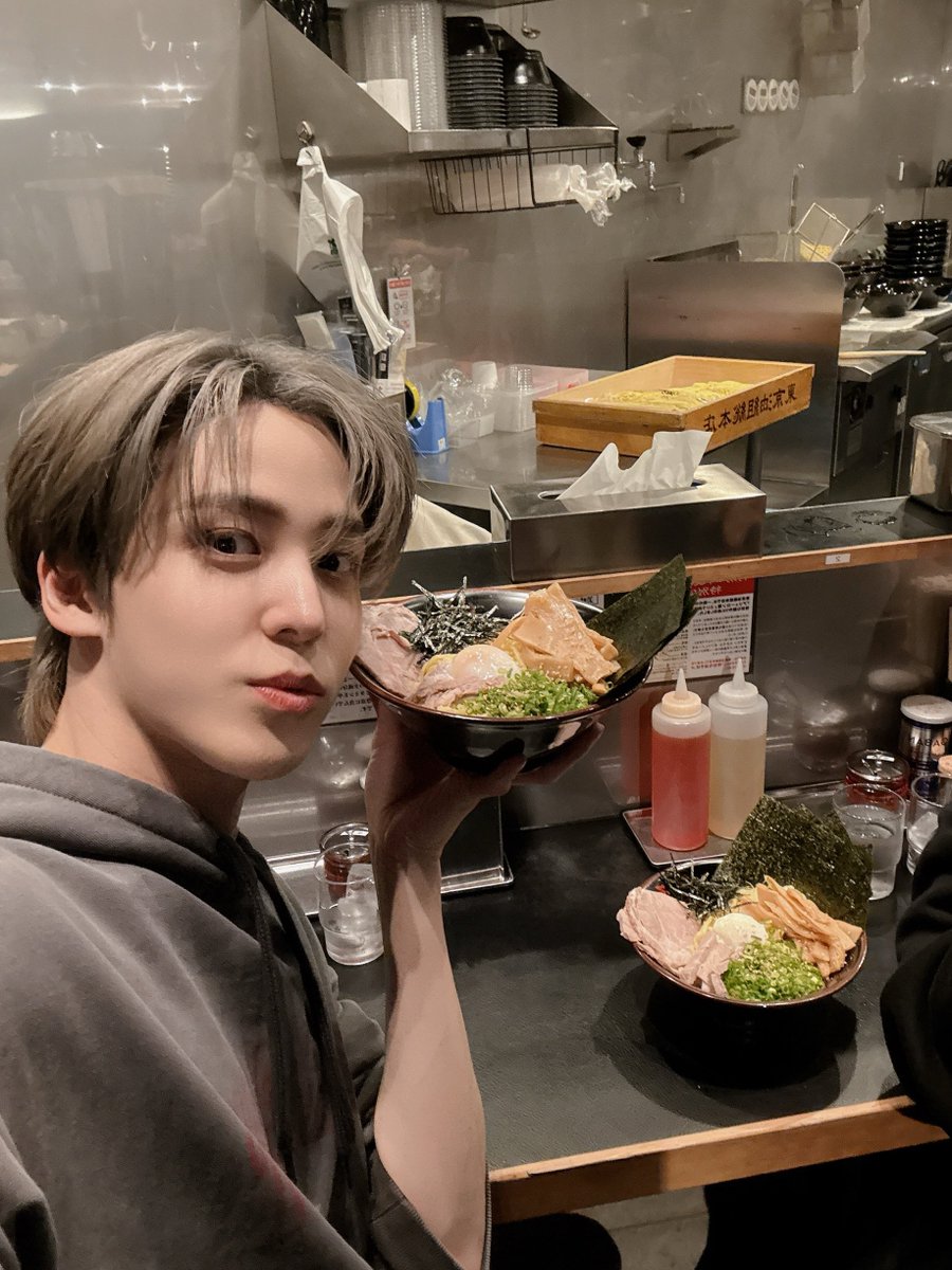 YUNHO] アルバイトしたところで！☺️ #ATEEZ #에이티즈 #エイティーズ