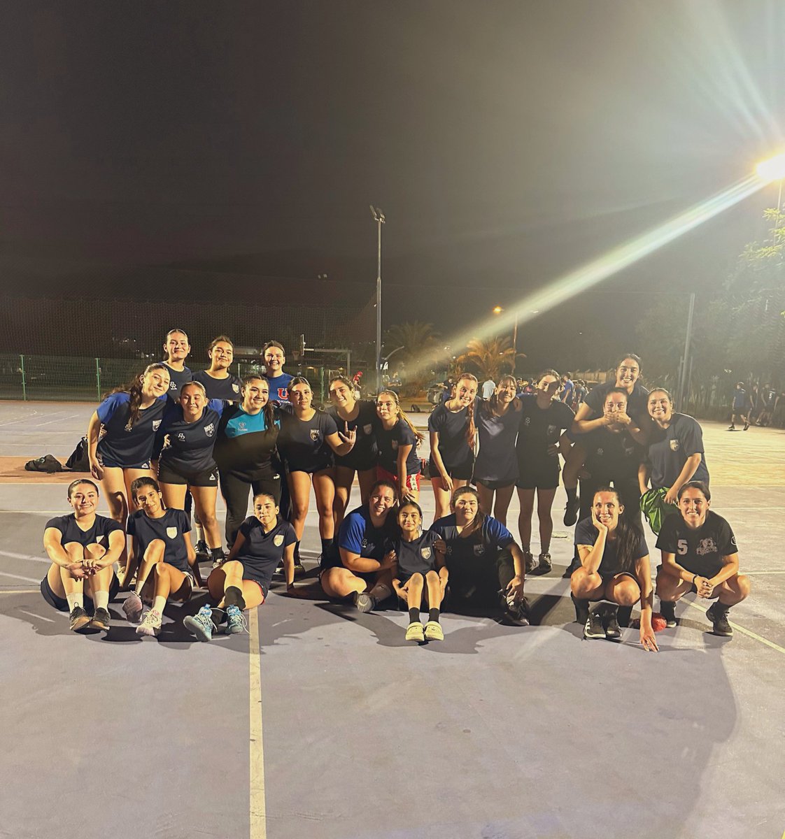 🤾🏼Es verano pero en MET HC seguimos entrenando, porque además, aún quedan partidos para cerrar el 2024 🫶🏻💙
#Handball #Chile #Balonmano