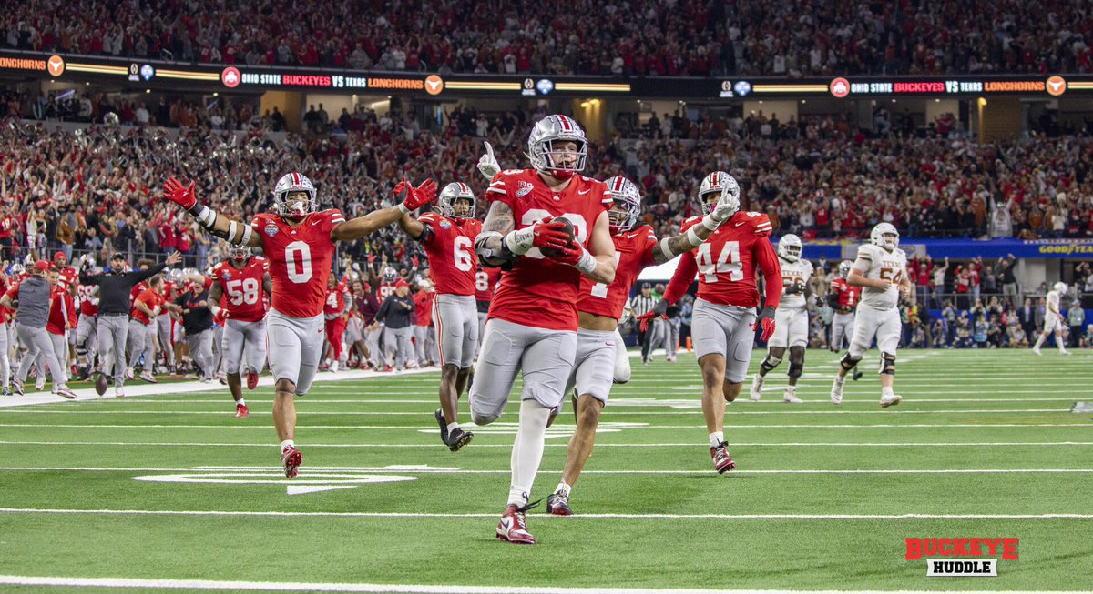 OH_lindzbreezy's tweet photo. How 'bout dem Buckeyes! #GoBucks #WonNotDone
📷: #BuckeyeHuddle https://t.co/ZzShQ4Vtel