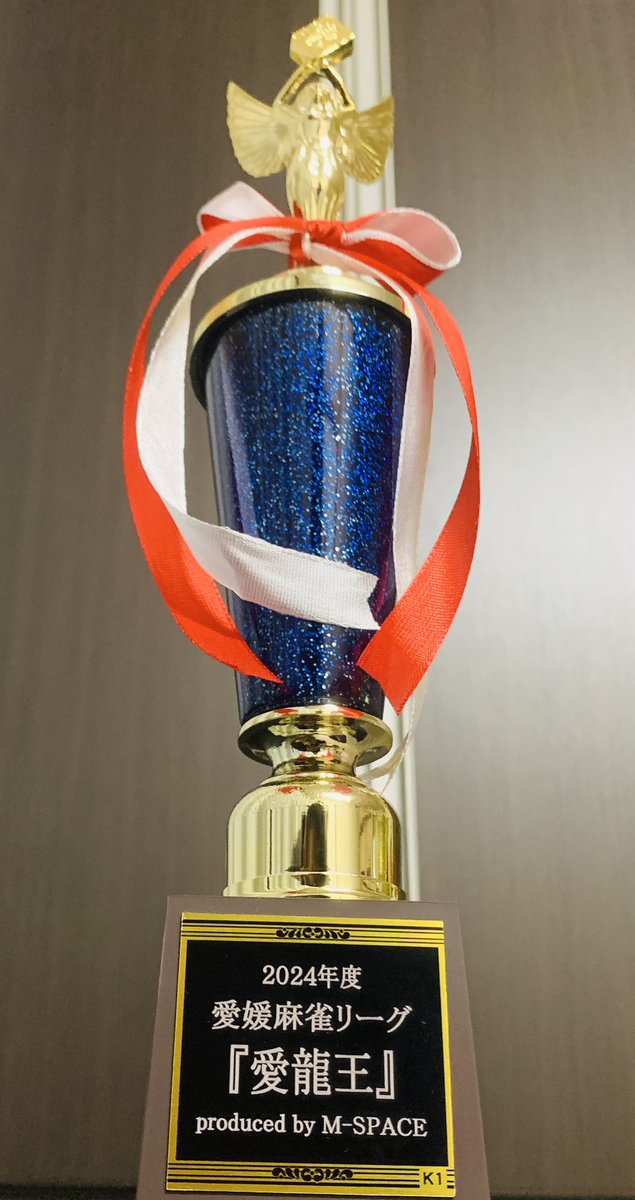 M_SPACE20190911's tweet photo. 『愛龍王2024』優勝決定戦🏆

〈最終成績〉
優勝🥇松本京也プロ　＋141.6
準優勝🥈月光　＋64.5
3位🥉ヒロ　▲105.1
4位🎖️ボーイ　▲106.0
（競技記録3位／遅刻ペナ▲5P含む）

🐦愛雀王／愛龍王🐲
https://t.co/kvmcIoQuJ9 https://t.co/bfXkETlbzN