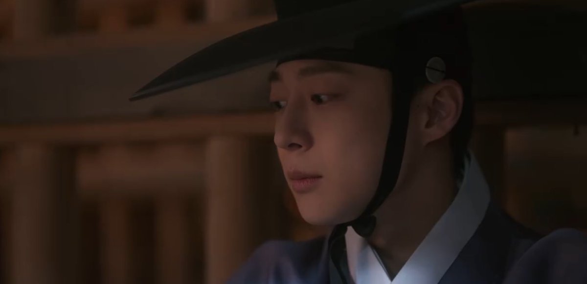 kenthusiastic10's tweet photo. I was moved by Jun-hwa and Eun-ho doing their best to free Deok-soo. Jun-hwa is my favorite of the three primary male characters, even if he’s not fated to end with Deok-soo. He is different from his family. #CheckinHanyang #CheckinHanyangEp7 #JungGunjoo #BaeInhyuk #KimJieun https://t.co/fOGHXmJW8b