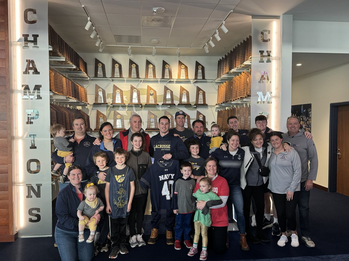 NavyMLax's tweet photo. A continued legacy
One of the great honors of Navy Lacrosse is wearing #40 for Brendan Looney. This season Taylor LaFar will have that honor. We thank the Looney family for coming and presenting Taylor with Brendan’s jersey. Congrats T!
#BL40 
#GoNavy⚓️🇺🇸 https://t.co/8kLtdKe2jT