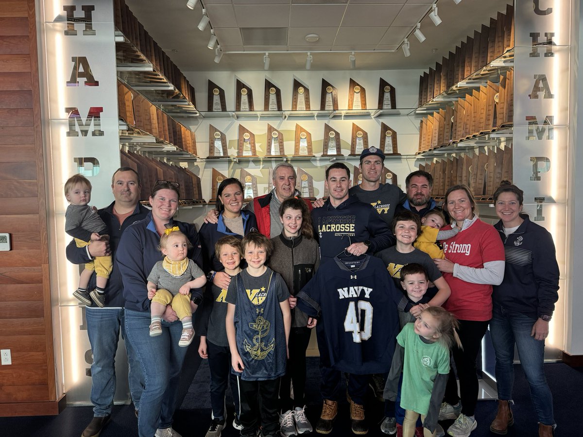 NavyMLax's tweet photo. A continued legacy
One of the great honors of Navy Lacrosse is wearing #40 for Brendan Looney. This season Taylor LaFar will have that honor. We thank the Looney family for coming and presenting Taylor with Brendan’s jersey. Congrats T!
#BL40 
#GoNavy⚓️🇺🇸 https://t.co/8kLtdKe2jT
