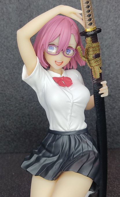 ーで、結果…当初の「ペン立てという日常での実用性」の模索はもはや消え失せ、"美少女に剣"という絵的にベッタベタなトコに着地ー(昔、食玩トレフィグで出てた1/6スケール相当の刀剣ミニチュア) 