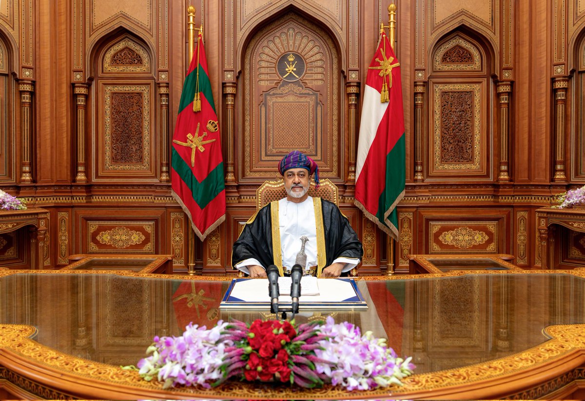 خمسُ سنواتٍ من العزّ والمجد تُزهِرُ في ظلّ حكمكم.

تتجدد عُمان بكم أملًا، وتزدهر بحكمتكم مجدًا. دامت رايتكم عالية، وحفظكم الله لعُمان وشعبها الوفي.

#يقود_ويلهم 
#السلطان_هيثم_بن_طارق 
#هيثم_بن_طارق