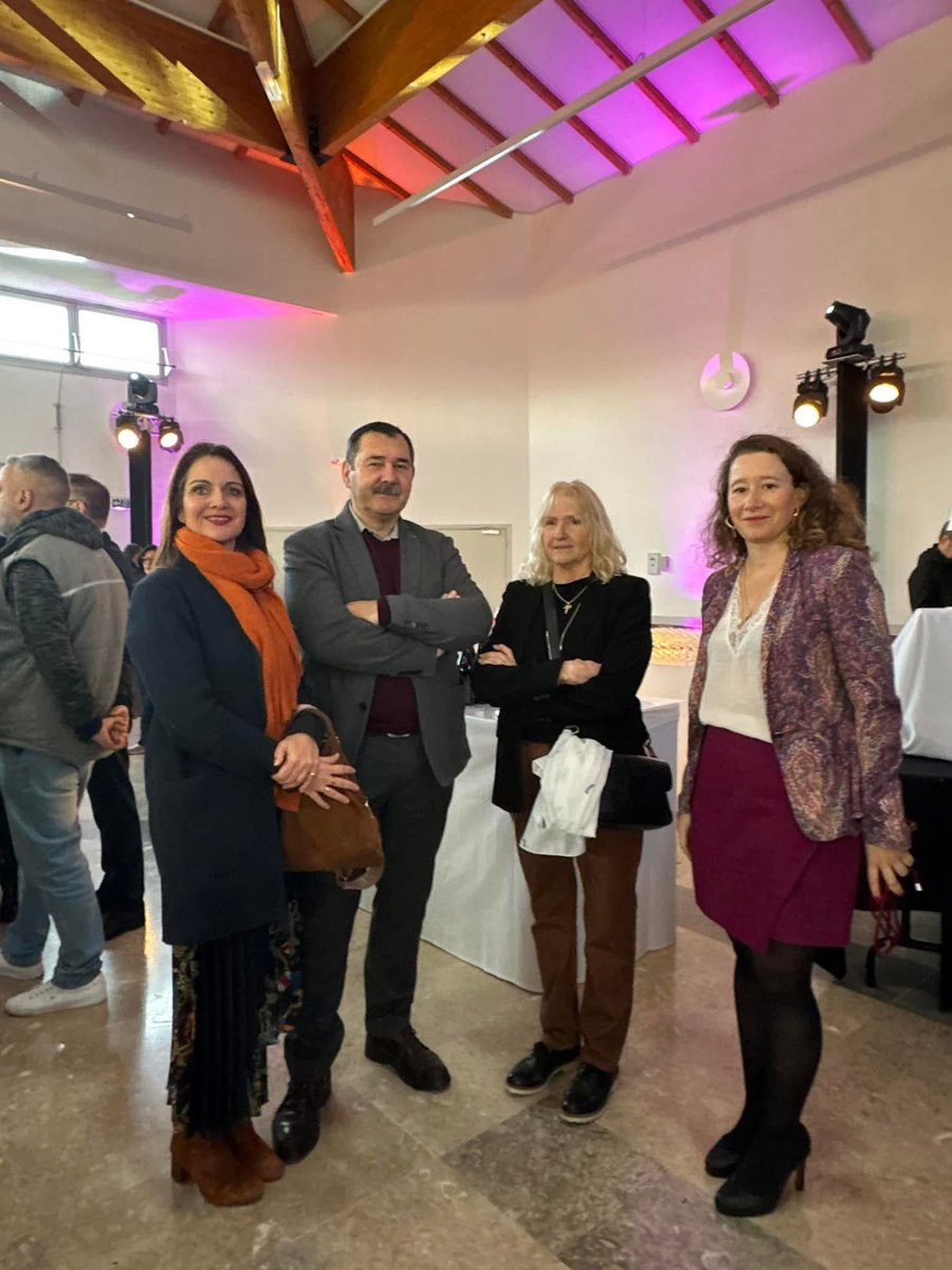Florelle84's tweet photo. Vendredi midi ce fut les traditionnels vœux adressés aux agents du #CD84
Ce fut l’occasion de remercier les agents pour le travail essentiel au service du #vaucluse . C’est également un beau moment de convivialité entre services 🎉
#traditions
#voeux2025
#antidryjanuary https://t.co/4OWpeWqNN4