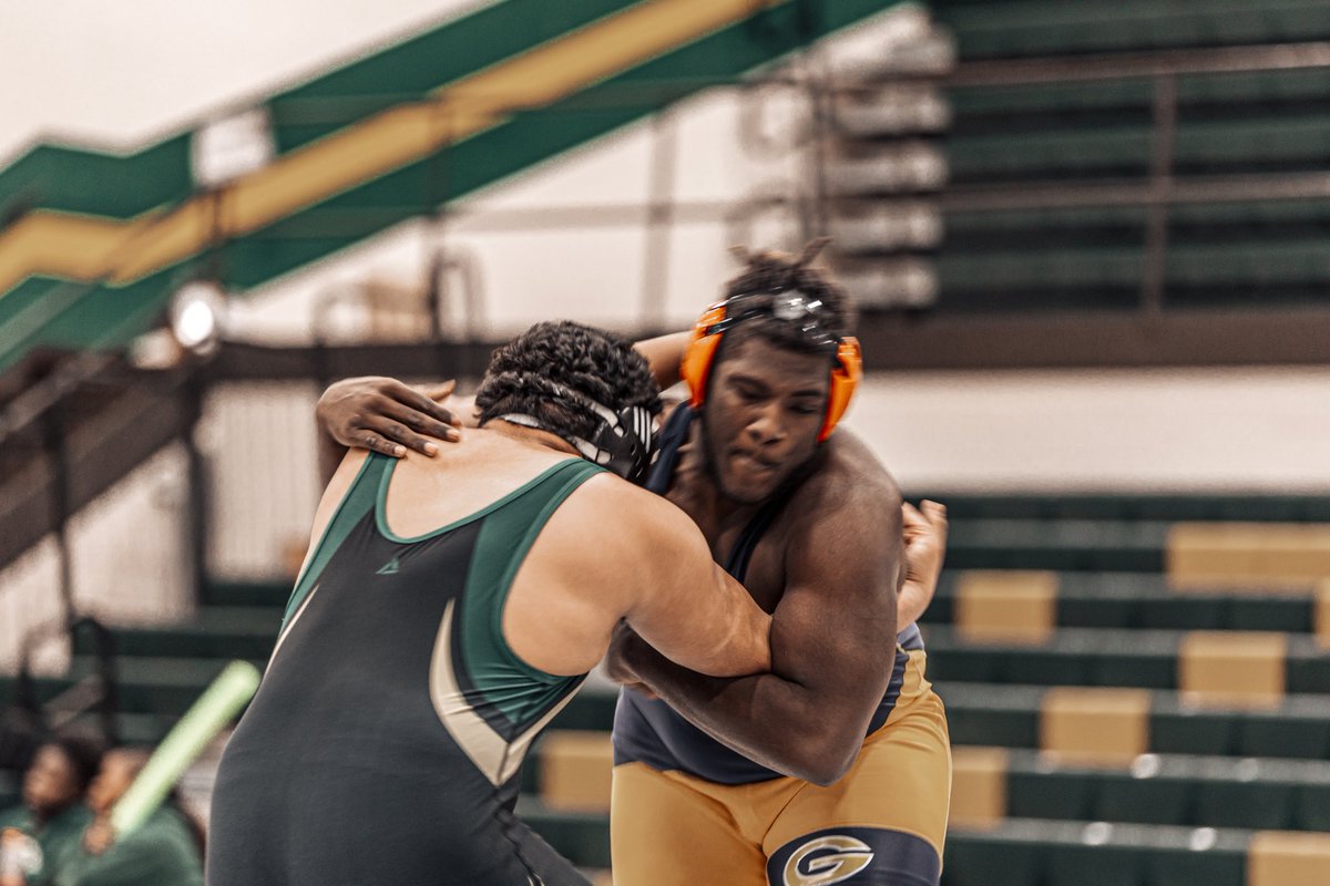 imthebigErn's tweet photo. Goldsboro High wrestling https://t.co/OHN6IOBQRS
