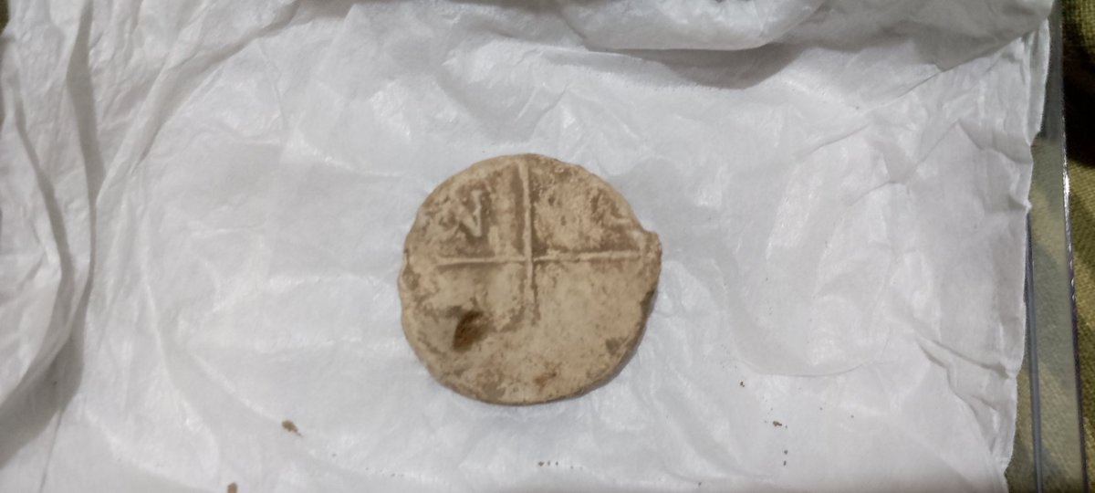 A Beautiful lead trading token found between two layers of a cobbled yard or barn floor. 17th to 19th century although no other examples have been found YET🤔 #postmedieval #tradetokens