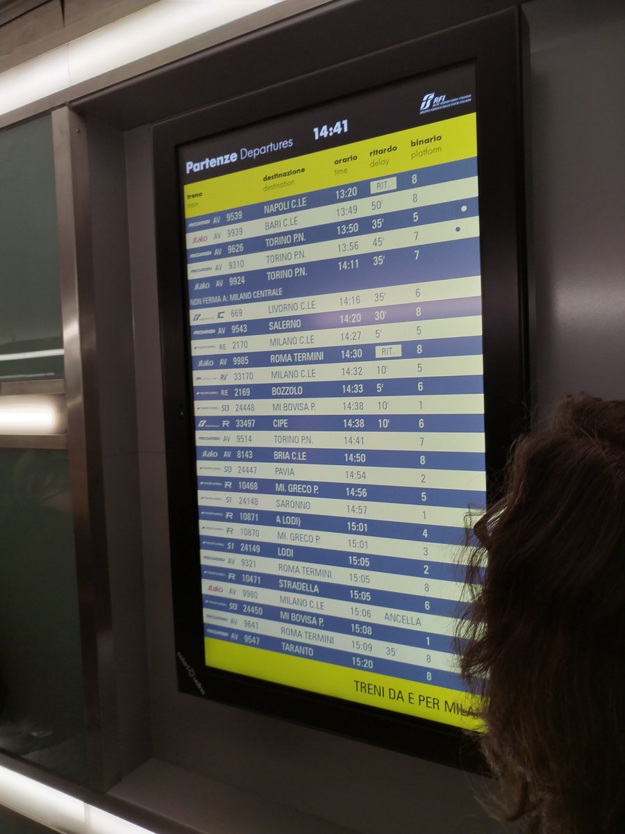 Un sabato qualunque, un sabato italiano a #Milano Rogoredo #treni #ritardi