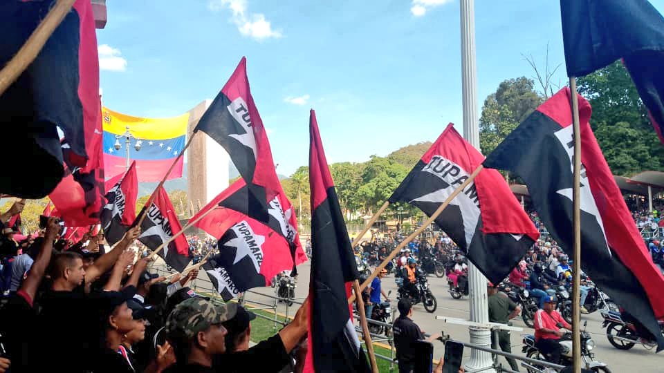 Movimiento Revolucionario TUPAMARO Vzla. (@tupamaromrt_) on Twitter photo 🚩🏴 La lealtad, la solidaridad y el espíritu de lucha son nuestras armas más poderosas contra el fascismo.
🗓️ 10 de Enero día histórico, lleno de júbilo y compromiso con la Patria de nuestros libertadores.
<a href="/NicolasMaduro/">Nicolás Maduro</a>
#TupamaroJuraConNicolas 🇻🇪 🚩🏴 La lealtad, la solidaridad y el espíritu de lucha son nuestras armas más poderosas contra el fascismo.
🗓️ 10 de Enero día histórico, lleno de júbilo y compromiso con la Patria de nuestros libertadores.
<a href="/NicolasMaduro/">Nicolás Maduro</a>
#TupamaroJuraConNicolas 🇻🇪