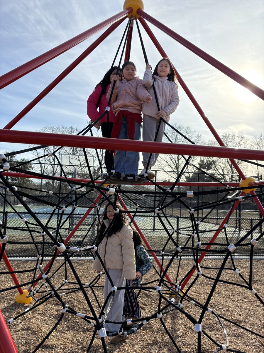 misstiskaa's tweet image. Our new playground at HBES is now open and we are SO excited 🤩 @HamptonBaysES #WeAreHB #HBStrong #KeysToSuccess