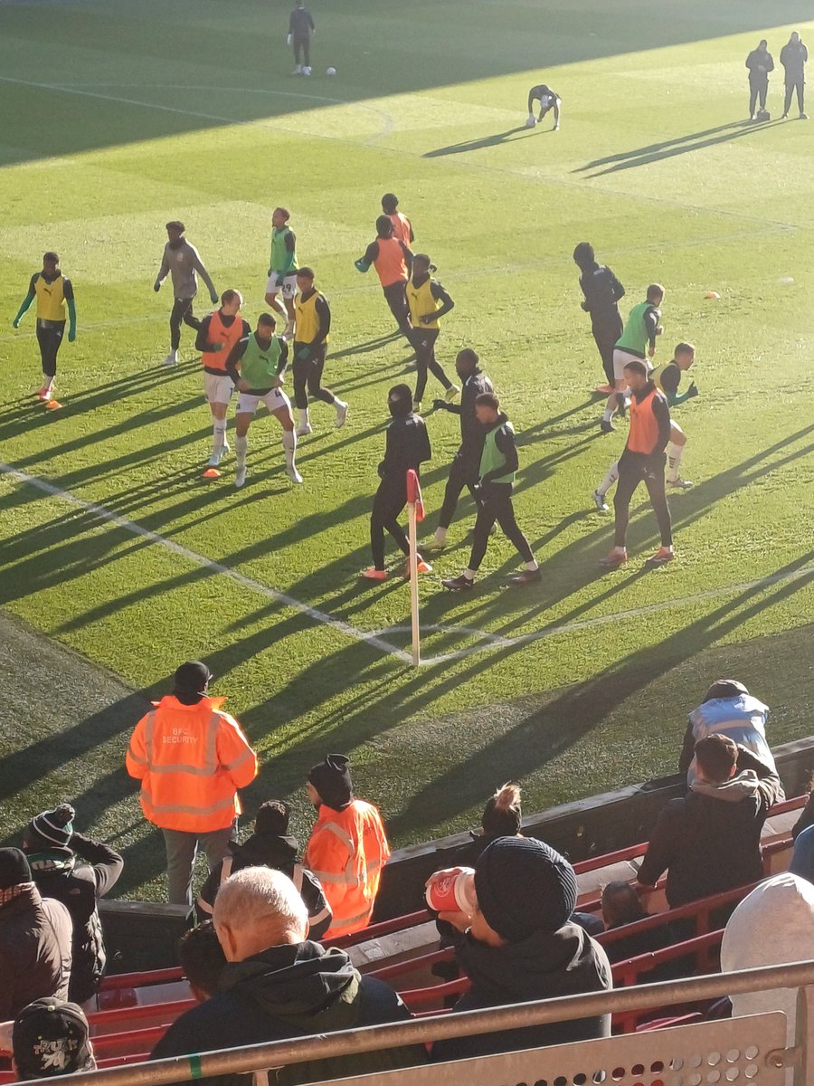 M1Daw's tweet photo. A very sunny Gtec stadium come on Argyle https://t.co/DY1Sdhbwvq