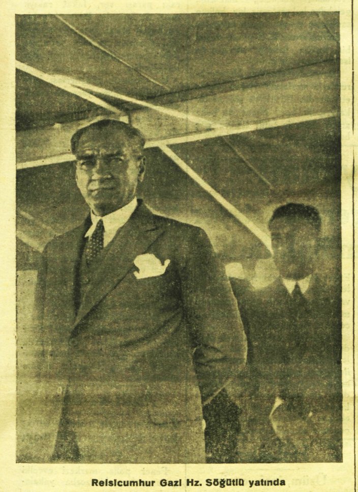 Nadir bir fotoğraf. 📸

Reisicumhur Gazi Mustafa Kemal Paşa, Söğütlü Yatı'nda. (22 Ekim 1932)