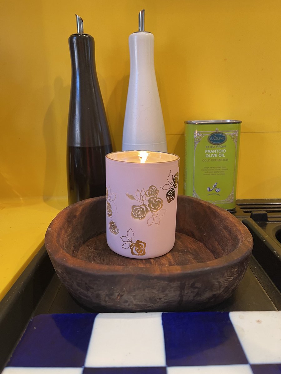 debbritz's tweet photo. WOW 👃now my kitchen smells great, thank you ⁦@Fortnums⁩ 🥰 served by the delightful ⁦@CelesteCrouch⁩ https://t.co/rmf2O1N8la