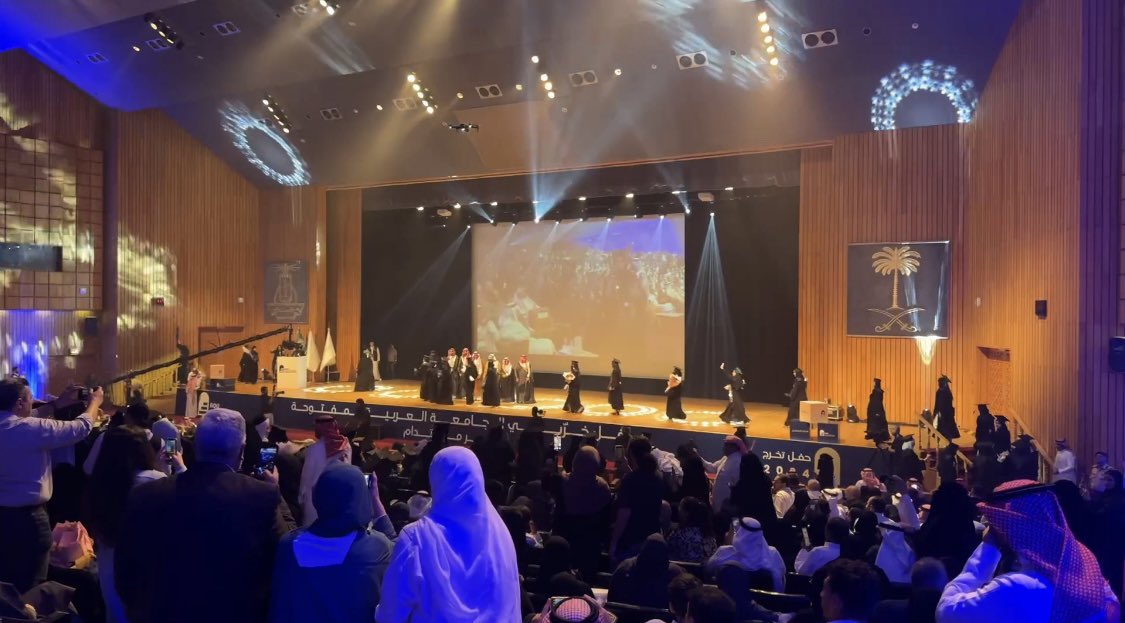 Renadz33's tweet image. (وآخر دعواهم أنِ الحَمْدُللّه رَبِ العالمين) الحمدلله الذي بلغنا الغايات وأتم علينا النعم👩🏻🎓🤍
كل الشكر لعائلتي الغالية ولكل من كان سنداً ودعماً لي في هذي الرحلة.
#graduation #AOU #Computer_Science