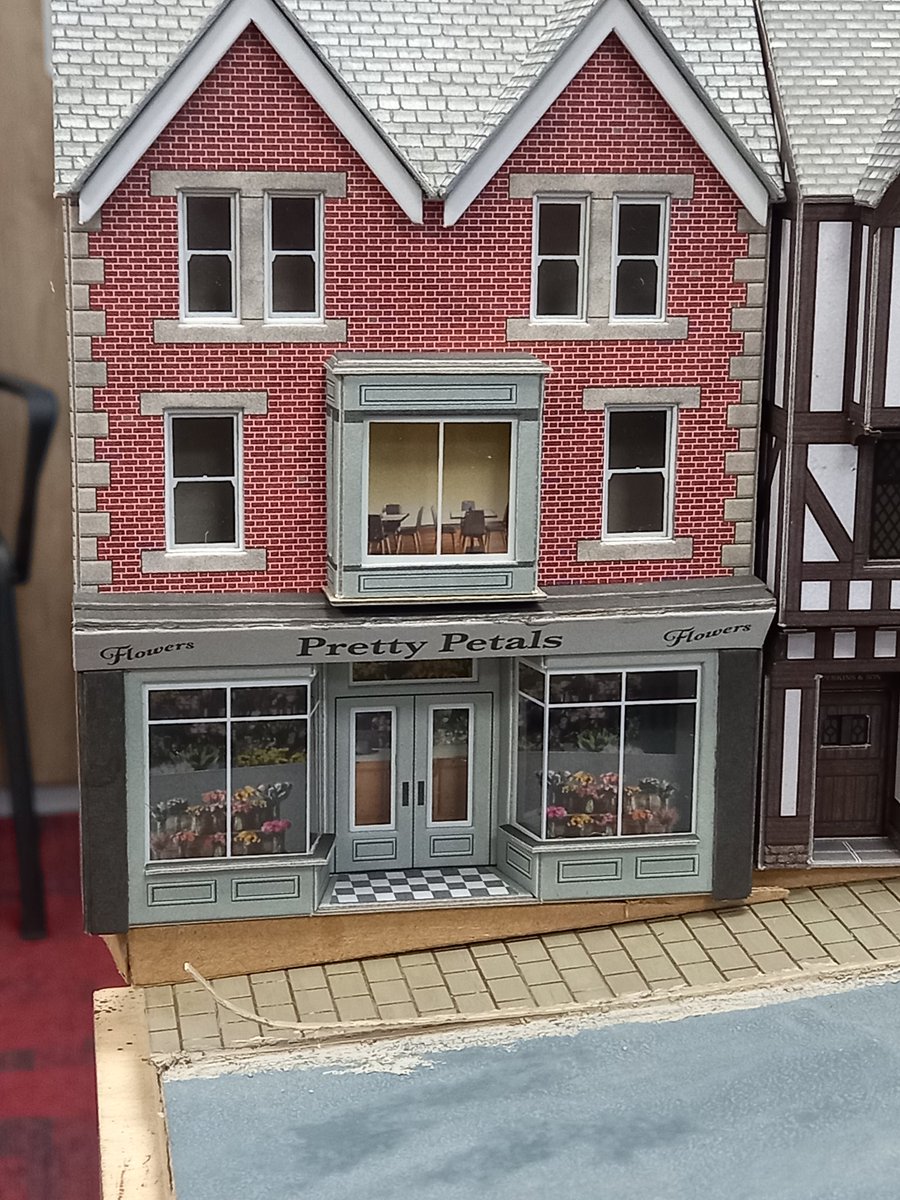 More fun this afternoon #youngMRC <a href="/ModelRailClub/">Model Railway Club</a> Think we need some steps up the flower shop though.