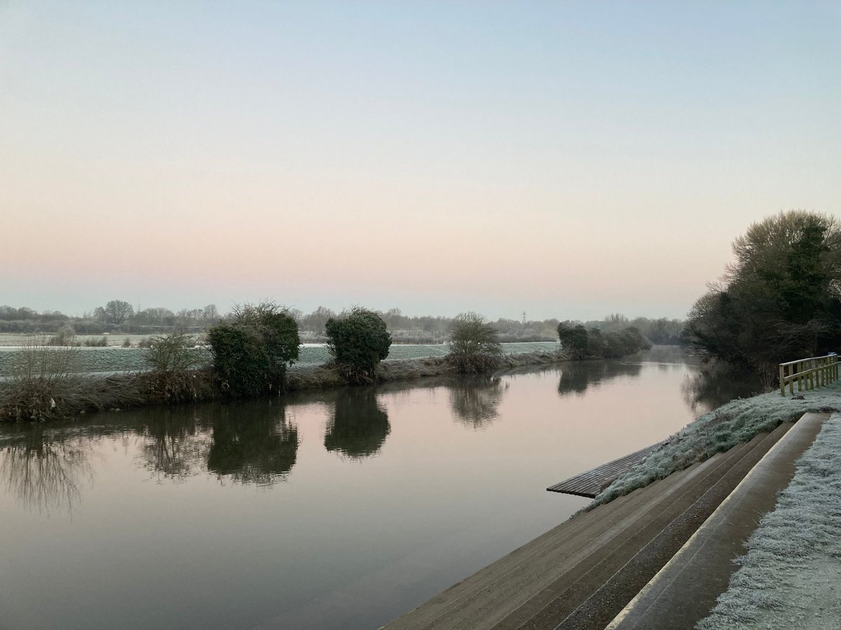 HPogmore's tweet photo. @hypatia58 @kosullivan2012 @oldelvet @UYBClub @TeesRowingClub No ice, but bitterly cold 🥶 https://t.co/WsBBfpyppz