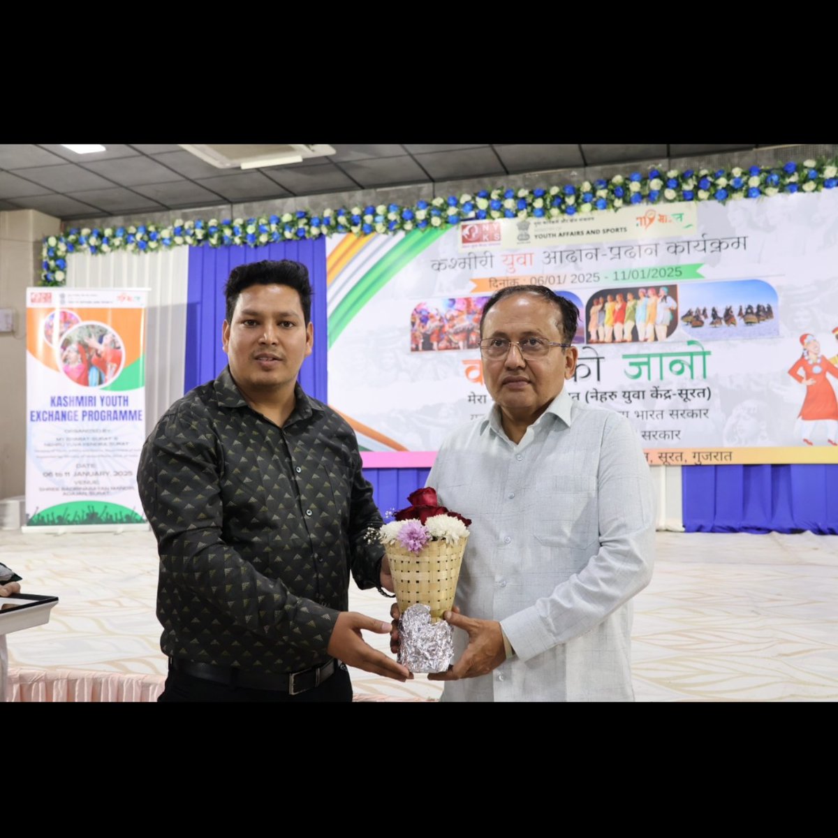 MYBHARATSURAT's tweet photo. Mukesh Dalal [ Member of parliament] and Dr. Vijay kumar Radadiya [Associate professor-CDC, Auro university] graced the KYEP Cultural Program with their presence.
#mybharat #kyep2025 #youthexchangeprogram https://t.co/3fb1MlmfIK