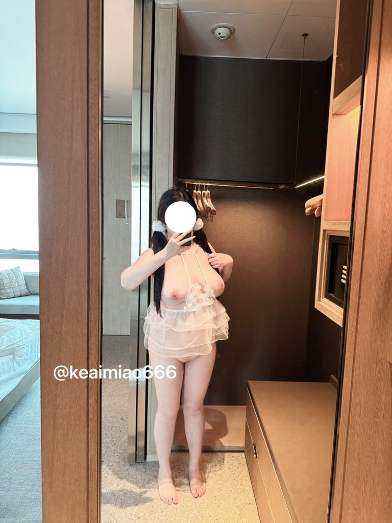 🥺呆呆酱肉嘟嘟粉粉嫩嫩的奶头痒痒呢～巨乳好久没被含在嘴里吃啦～
@DaFoer_
@UeeTuip
@Daguidiyi 
@UeeDok 
@Fojiangnice 
@UeeWhy https://t.co/yJ5oEdHHqt