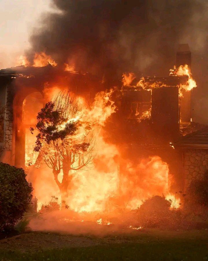 Los Angeles is like hell 
#realDonaldTrump #LosAngeles #LosAngelesFires #TrendingNow