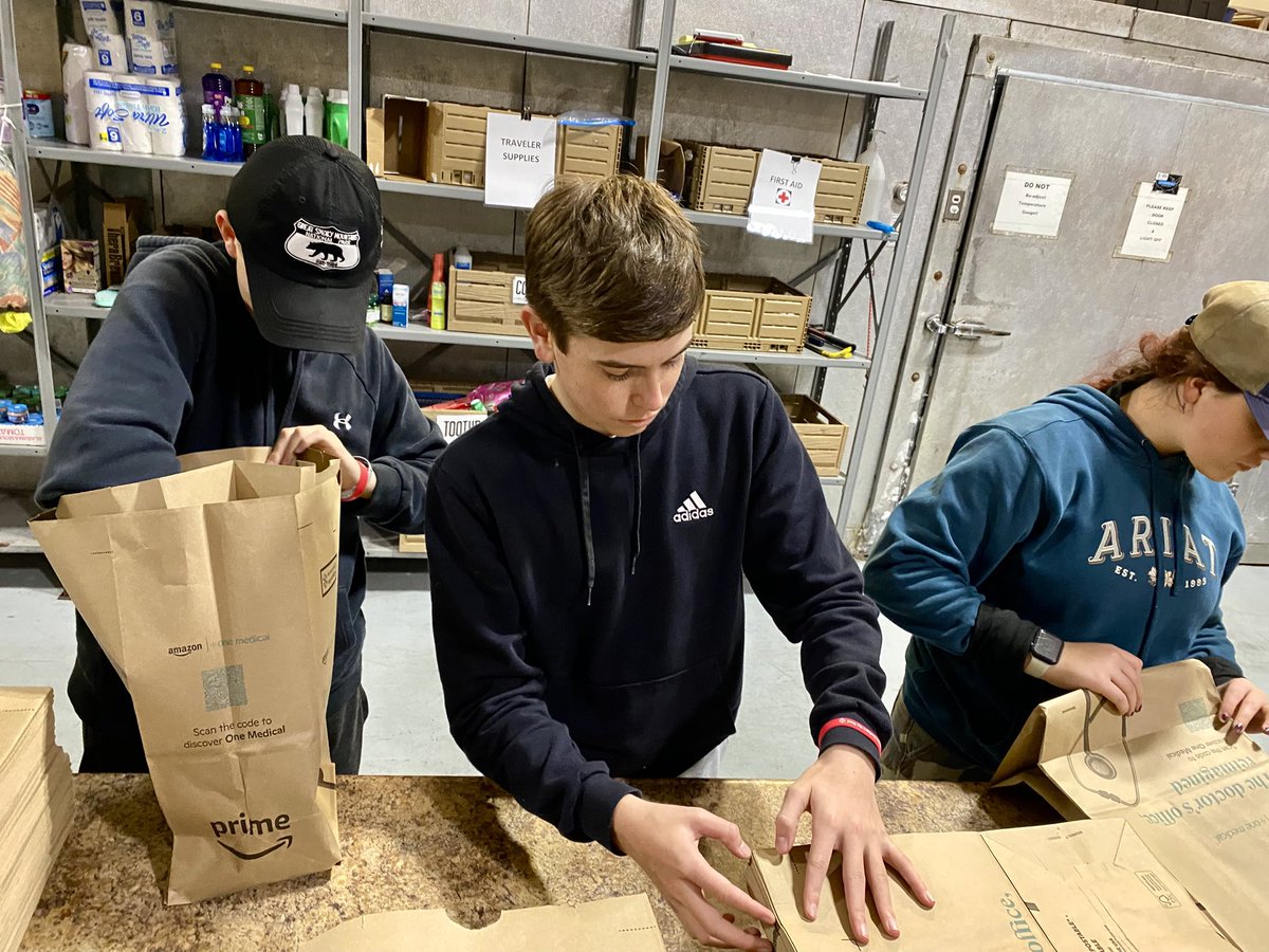 SCOREINTL1's tweet photo. We want our short-term trips to have long-term effects. That’s why SCORE partners with local ministries that have existed long before the team arrives, &amp; will continue serving long after the team leaves. Thankful for organizations that make this possible, like @ProdiseePantry! https://t.co/YuO6IovpBu