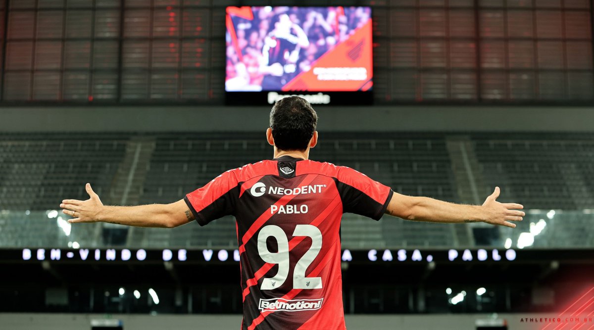 furlanvs's tweet photo. Informação do amigo @napoalmeida é de que Pablo Felipe está a caminho do Vitória. 

Athletico tem negociações avançadas pelo volante Filipe Machado e, nas últimas horas, a situação entre Mastriani e Vitória se complicou por 'novas exigências'.

Joguinho de dominó.