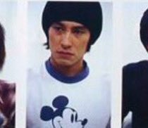 ミッキーのリンガーTシャツを着るチバユウスケ チバはこのオールド