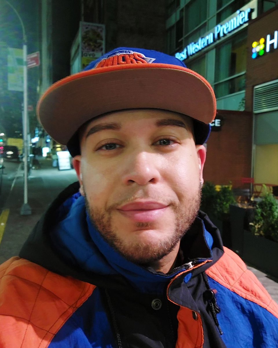 spaniard1985's tweet photo. Good vibes at @KnicksFanTv watch party hosted by #clintonhall  🍻🏀🙌🎬 #knickstape #fanlove #Dominican #newyorkforever #wehere #Friday #champions #chasefor3 #NYC #Manhattan #selfie #viral #basketball #NBA #legend  @nyknicks @NBA @TheGarden https://t.co/DTvrokIjy2