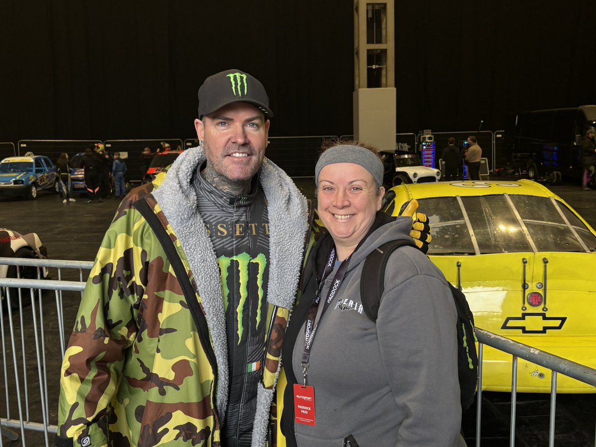 Had my picture with Shane Lynch from boyzone really wasn’t fan girling too much 🤣😍😍