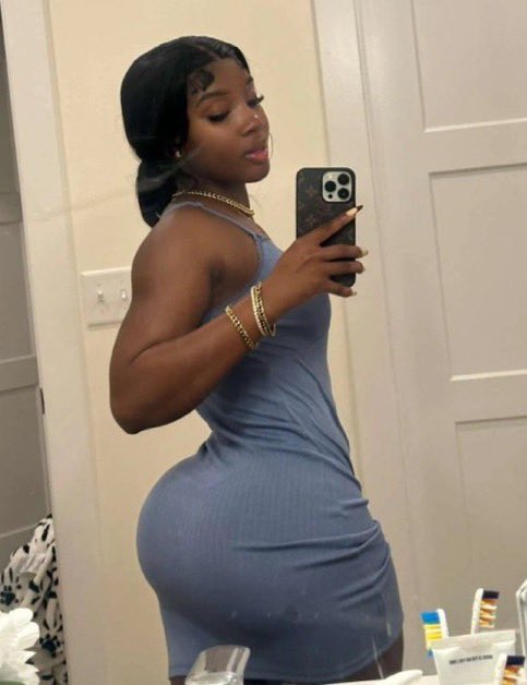 ruby_beauty1's tweet photo. Who remembers Kelly? She completely destrøyed the Internet that year.

All girls on the internet were häting on her that year. See the reason why in thread 😂👇🏾 https://t.co/sk3eydshHc