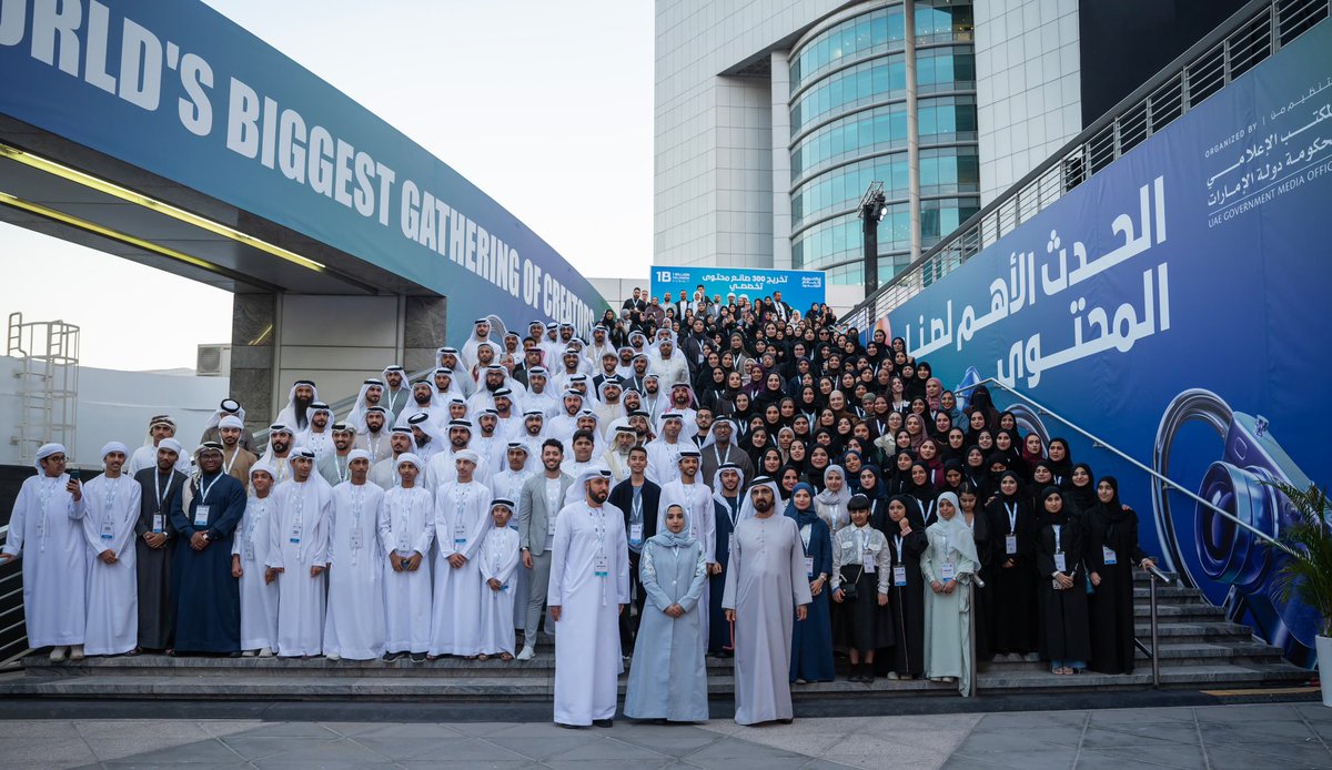 HHShkMohd's tweet photo. نستضيف في دولة الإمارات قمة المليار متابع .. نرحب ب15 ألف صناع محتوى يتابعهم 2.3 مليار متابع … نرحب بأصحاب الأفكار .. والإبداعات .. 

نرحب بصناع المحتوى الذين يصنعون حياة أفضل عبر محتوى أفضل .. ويعملون معنا لبناء مستقبل أجمل . 

ووعدنا لجميع صناع المحتوى ببناء قطاع اقتصادي مستدام لصناعة المحتوى يعود عليهم وعلى مجتمعاتهم بالخير والازدهار .