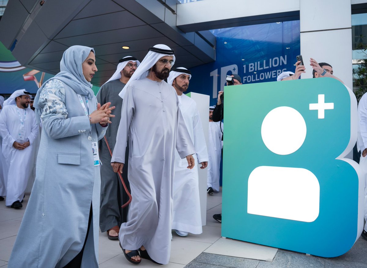 HHShkMohd's tweet photo. نستضيف في دولة الإمارات قمة المليار متابع .. نرحب ب15 ألف صناع محتوى يتابعهم 2.3 مليار متابع … نرحب بأصحاب الأفكار .. والإبداعات .. 

نرحب بصناع المحتوى الذين يصنعون حياة أفضل عبر محتوى أفضل .. ويعملون معنا لبناء مستقبل أجمل . 

ووعدنا لجميع صناع المحتوى ببناء قطاع اقتصادي مستدام لصناعة المحتوى يعود عليهم وعلى مجتمعاتهم بالخير والازدهار .