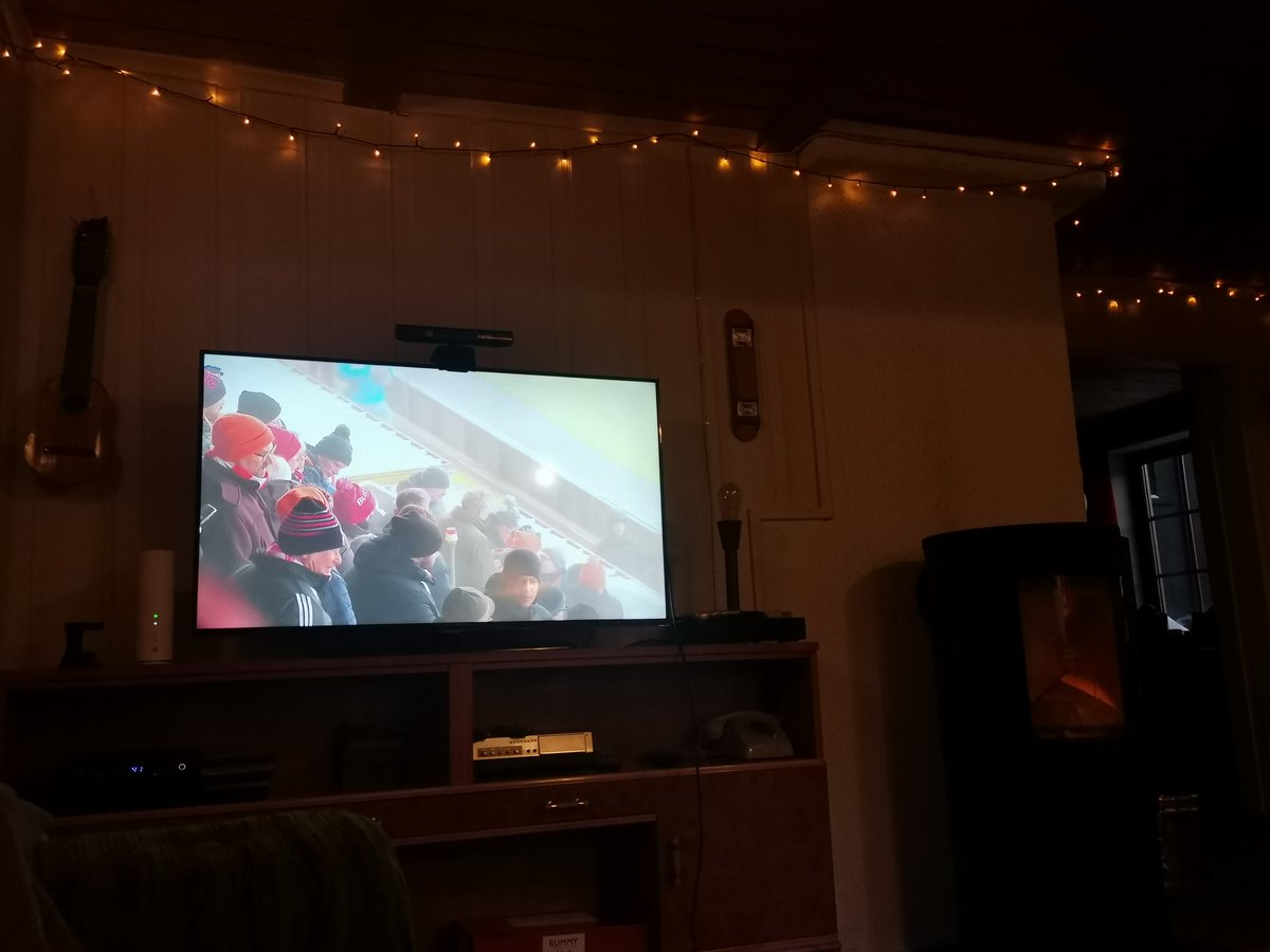 Kaldt også i England, men Swindon-matta er klar til dyst. Mye tåke, så spørs hvor mye vi ser - men med fyr i peisen, så er det bare å si "Heia Swindon!" 👏👏 Motstander i dag; Crewe Alexandra, som ligger på 2. plass