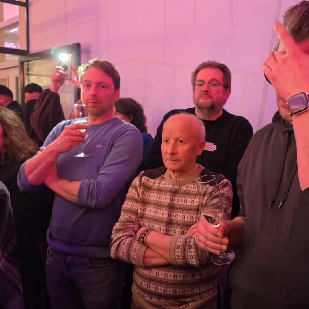 Onze Mo was genomineerd voor de boom van verdienste. De waarderingsprijs voor vrijwilligers in Nieuw-West! Maar helaas, bleek tijdens de nieuwjaarsreceptie van <a href="/NieuwWest/">Stadsdeel Nieuw-West</a>
Voor ons is Mo een winnaar en krijgt daarom een speciale Natuurkamer boom van verdienste op ons terrein! 🌳☺️