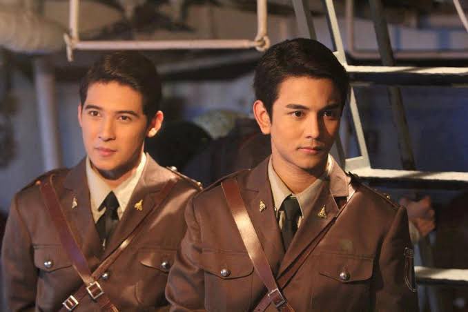 pcn_15z's tweet photo. วนัสกับท่านชายวิชญาในคู่กรรมวันนั้น คือเพื่อนเจ้าบ่าววันนี้ ยินดีกับพี่แคน อติรุจ ด้วยนะคะ 🥺💙 #GUNNAPAT #Canatirut #แคนอติรุจ https://t.co/HgfFL2C9qu
