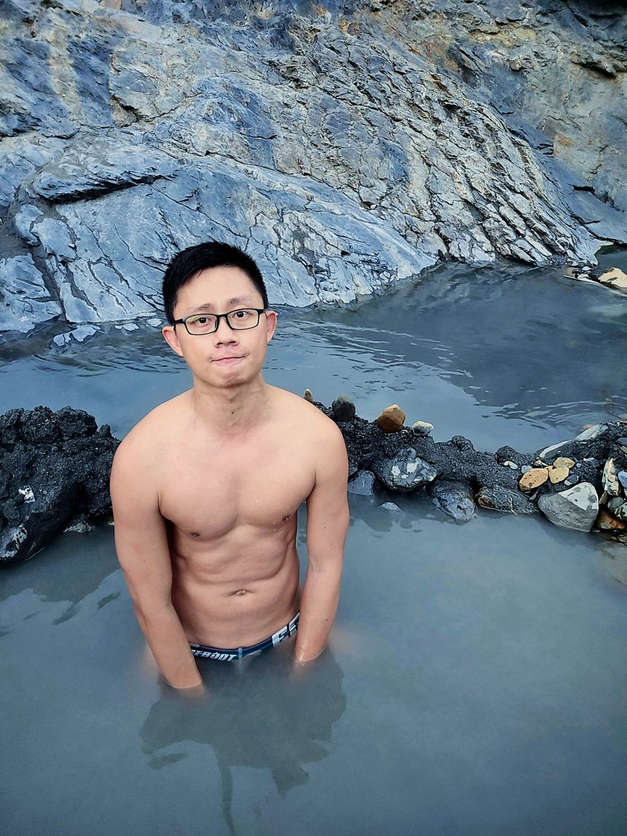 DimoAlan's tweet image. ♨️野溪初體驗♨️

第一次到金崙野溪溫泉，
聽說這邊都是有人在幫忙挖的，
我們泡的時候也是一直往旁邊擴大範圍😆
聽說今年的溫泉範圍特別大呢♥️

#野溪溫泉 #金崙溫泉 #泡湯♨️