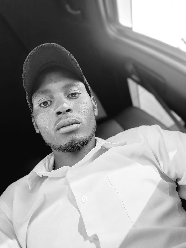 Ka black &amp; white kali katya?