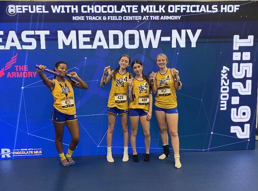 EMXCTF's tweet photo. ⚡️ Hall of Fame Games Highlights ⚡️
Big shout out to our Frosh/Soph 4x200m Relay of Marla Hogarth Pierre, Noelle McGarry, Samantha Aber, and Cameron Gilmor joining in the medal hunt! #4xFAST https://t.co/28cFZRozdt