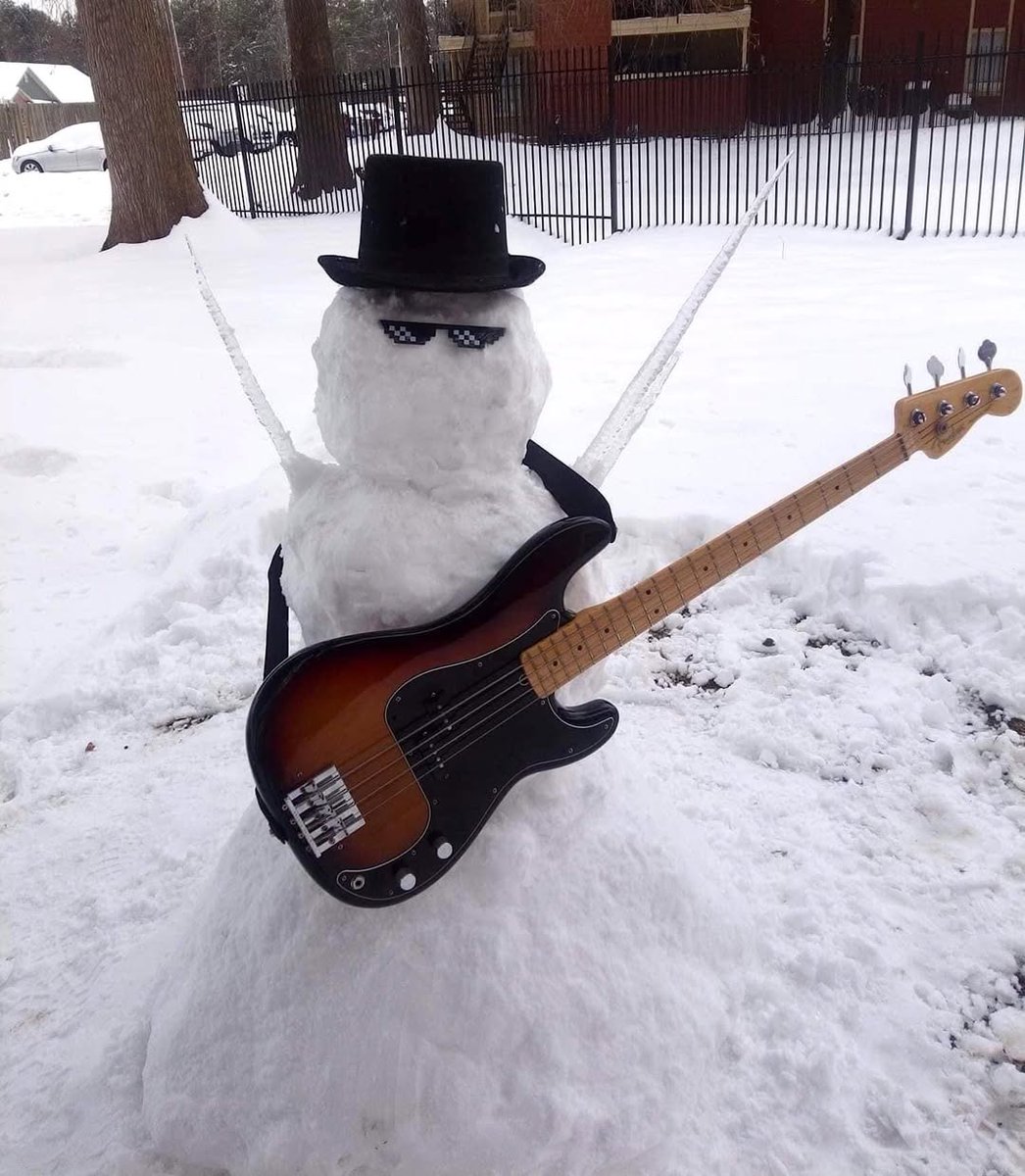 Bootsy_Collins's tweet photo. Bassically speaking, we had an outdoor gig &amp; the Band told me to go Solo!🤪What song would u like to hear? I'm so Cold I can Play anythang!☃️🌨️⛄️Bootsy baby!!!🤩😜🫡 #ImAShowMan #ImaSnowman #PBass #PFunk https://t.co/gps08LSU2n