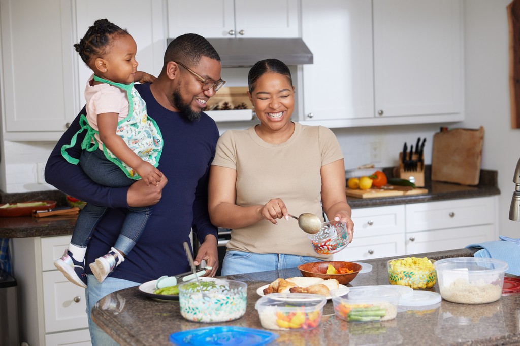 HeartandStroke's tweet photo. Whether you’re searching for practical tips to stay on budget or looking for healthy, heart-friendly meal choices that reduce waste –  we’ve got practical tips to help.
🍽️❤️ Check out these tips: https://t.co/Nf35zve5DT. https://t.co/BOsCN49EJ9