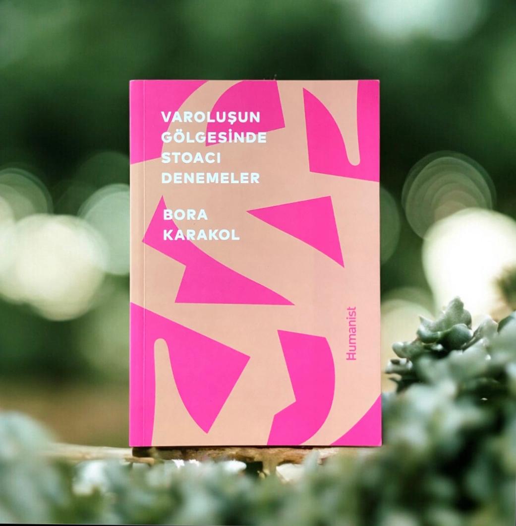 Varoluşun Gölgesinde Stoacı Denemeler 

Yeni Tavsiye Kitap;
Bora Karakol'un insanın kadim sorunlarına dair derinlikli analizleri ve samimi anlatımıyla bir rehber niteliğinde. Yazar bu kitapta hem mistik aydınlanmalarla hem de akıl yürütmelerle ortaya çıkan kadim bilgileri