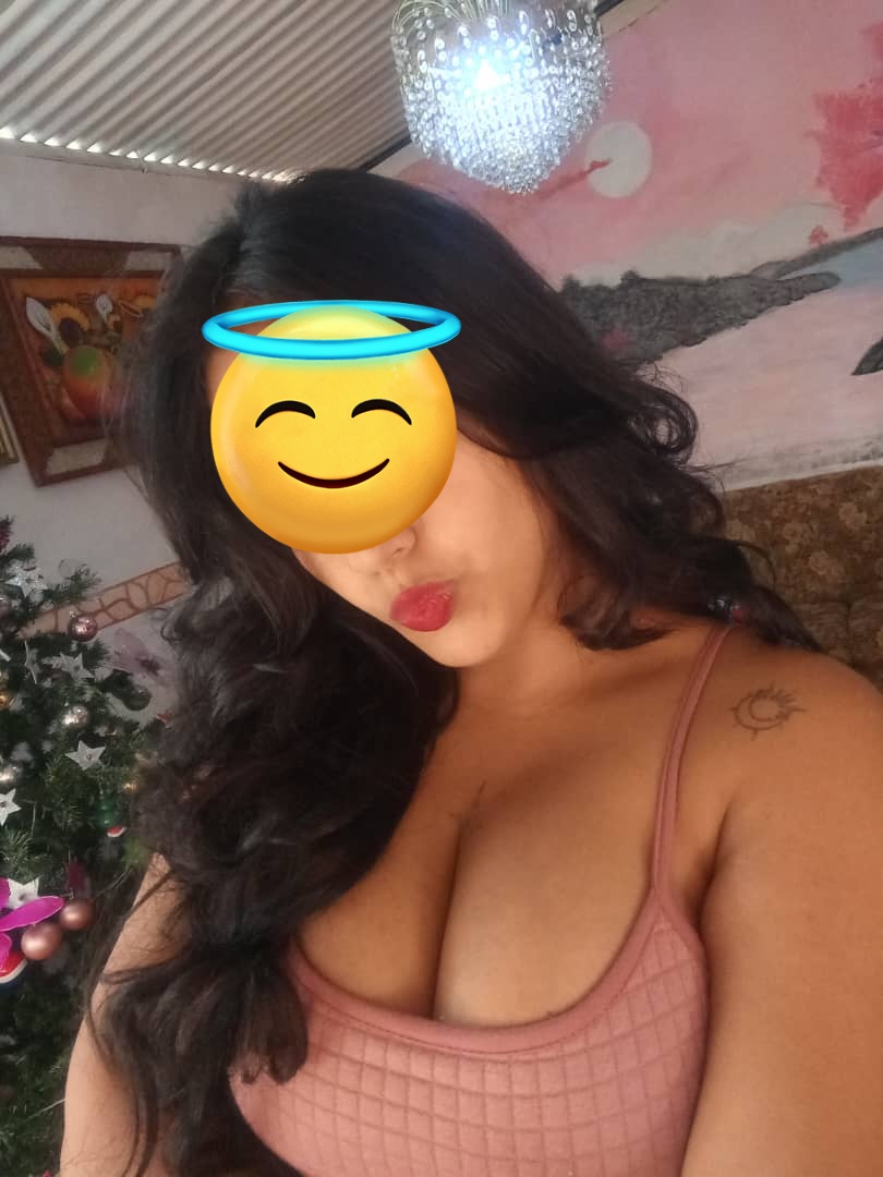 Saliendo a Plaza Venezuela en un ratico a sacar leche... Quien se active mande fotico por privado y cuadramos... C als a ver si hago un libe como a las 2, nunca lo he hecho así que paciencia...