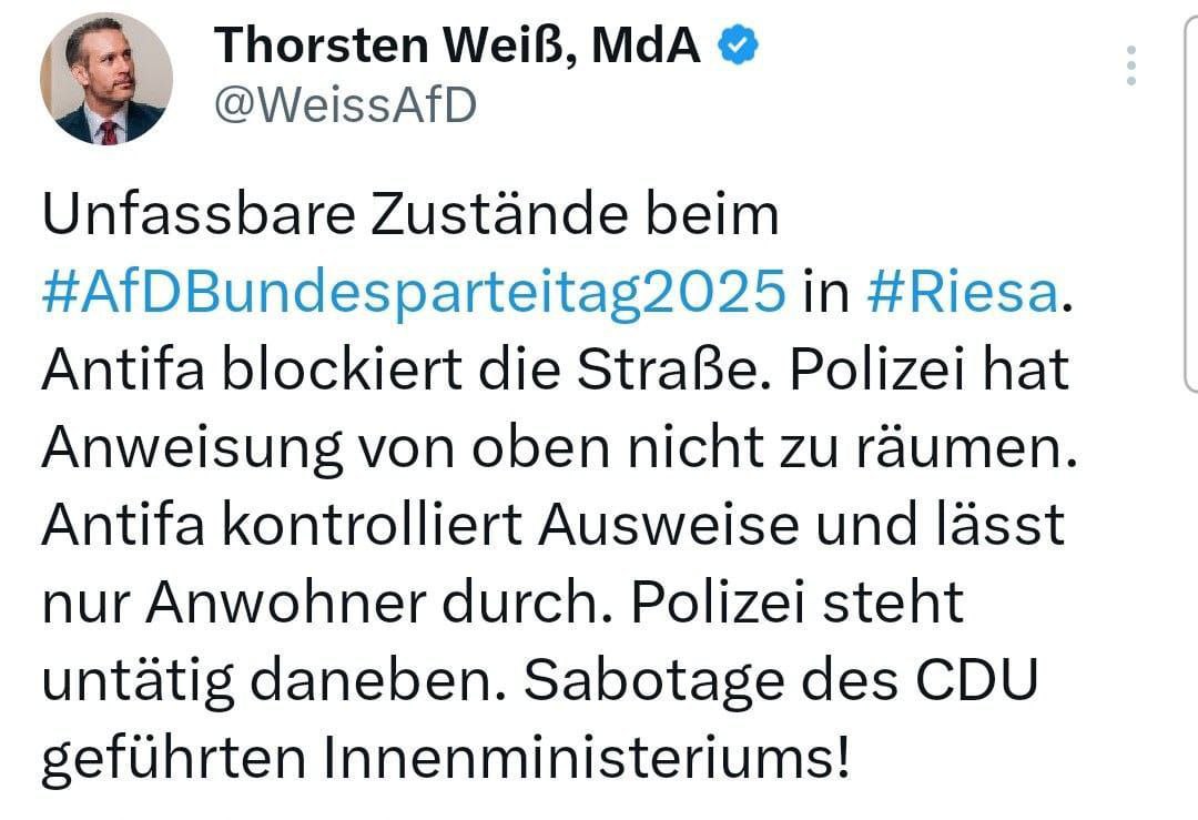 Kampfzwerg280's tweet photo. Die #Antifa hat offenbar den #Rechtsstaat und das #Ordnungsrecht übernommen und kontrolliert in #Riesa Personalausweise!
Habt ihr derartige Gewaltaufmärsche wie heute in #Riesa schon mal während #Parteitagen der #Altparteien gesehen?
Man kann es nur immer wieder wiederholen:
Wenn der #Faschismus wiederkehrt, wird er nicht sagen: „Ich bin der Faschismus.“ Nein, er wird sagen: „Ich bin der Antifaschismus.“
Diese Leute brandgefährlich und haben mit #Demokratie so wenig gemein, wie ein Zitronenfalter Zitronen faltet!
Folgt uns auf Telegram
https://t.co/99TNJ32kyZ