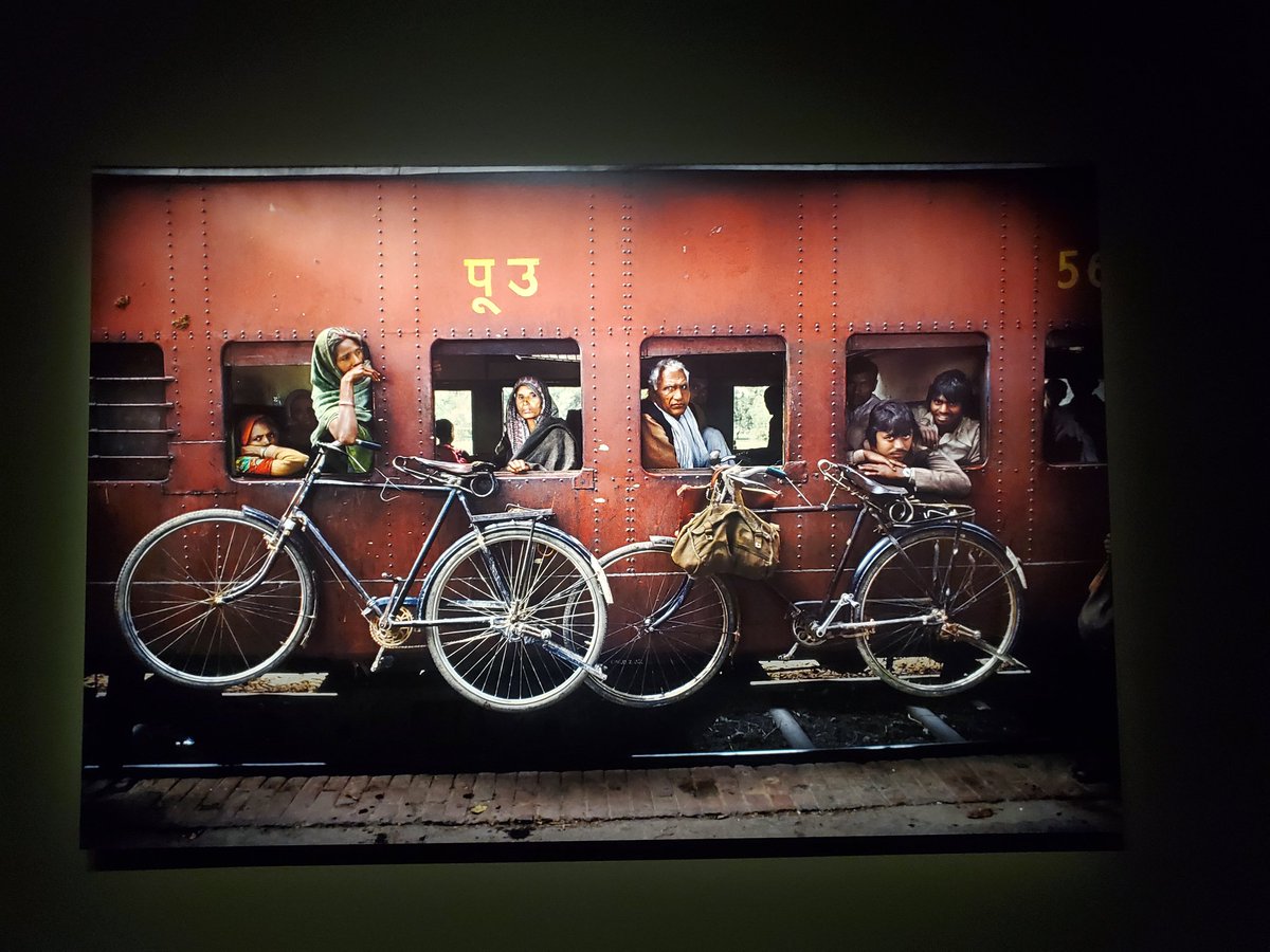 FNROBINET's tweet photo. Une solution pour la SNCF qui n'arrive pas à faire de la place pour nos vélos 🤣? Photo prise en Inde, exposition Steve McCurry, hôtel de Caumont, Aix-en-Provence #vélo #adava https://t.co/JSNE9gugJM