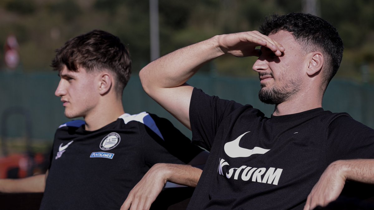 SKSturm's tweet photo. Gespannte Beobachter: Die heute nicht aktiven Leon #Grgic und Alexandar #Borkovic verfolgen das Spiel von der Tribüne aus. #sturmgraz #GCZSTU #Friendlies2025
____________
GCZ 1:0 STU |⏱️52' | https://t.co/tfVyBog4xl https://t.co/FVfx2Msicq